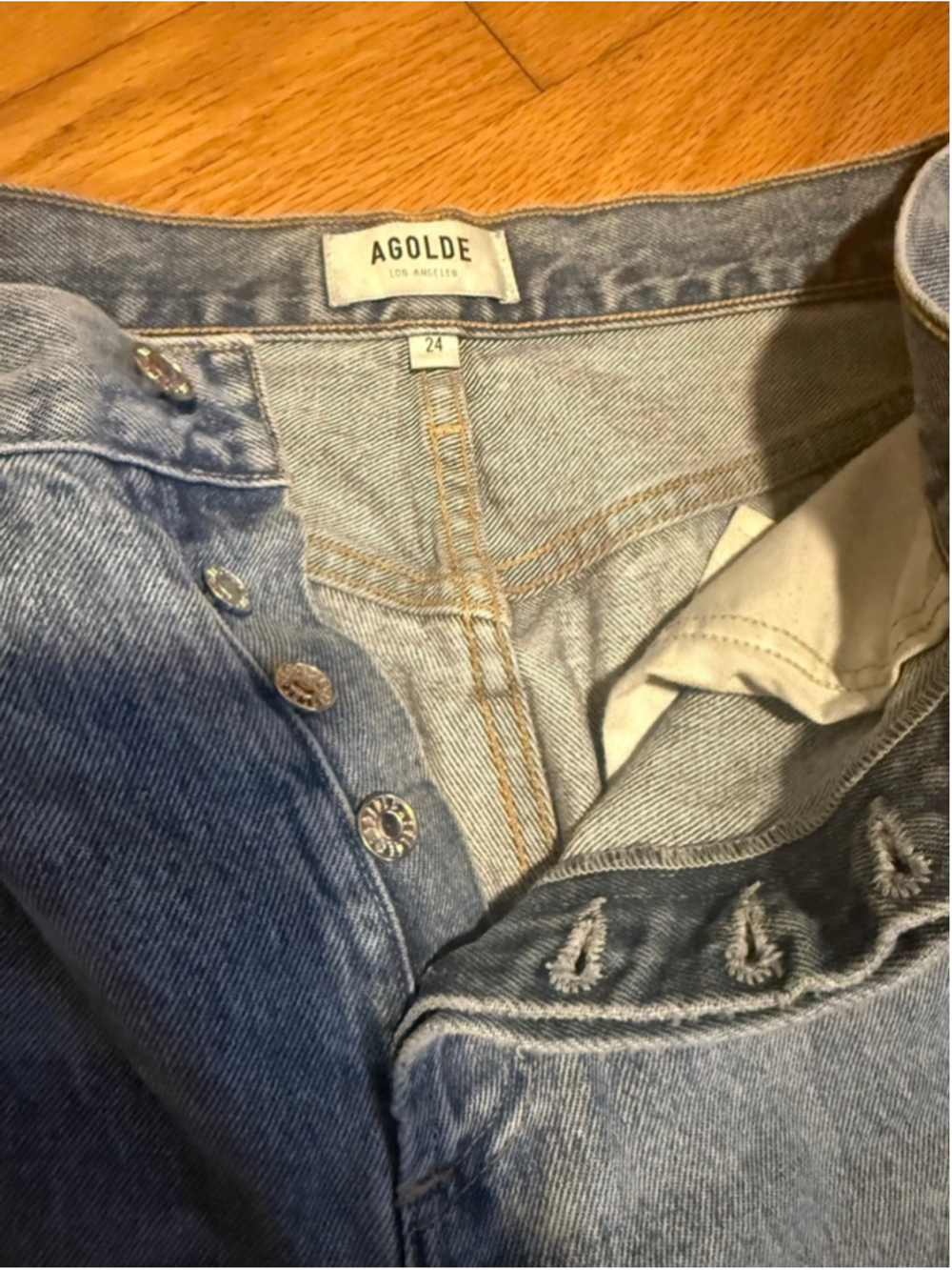 Preowned, Women's AGOLDE 90s Mid Rise Loose Fit jeans, light wash, size 24 - Picture 2 of 3